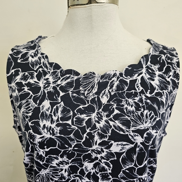 Talbots sleeveless navy white floral dress size Small - Picture 2 of 7